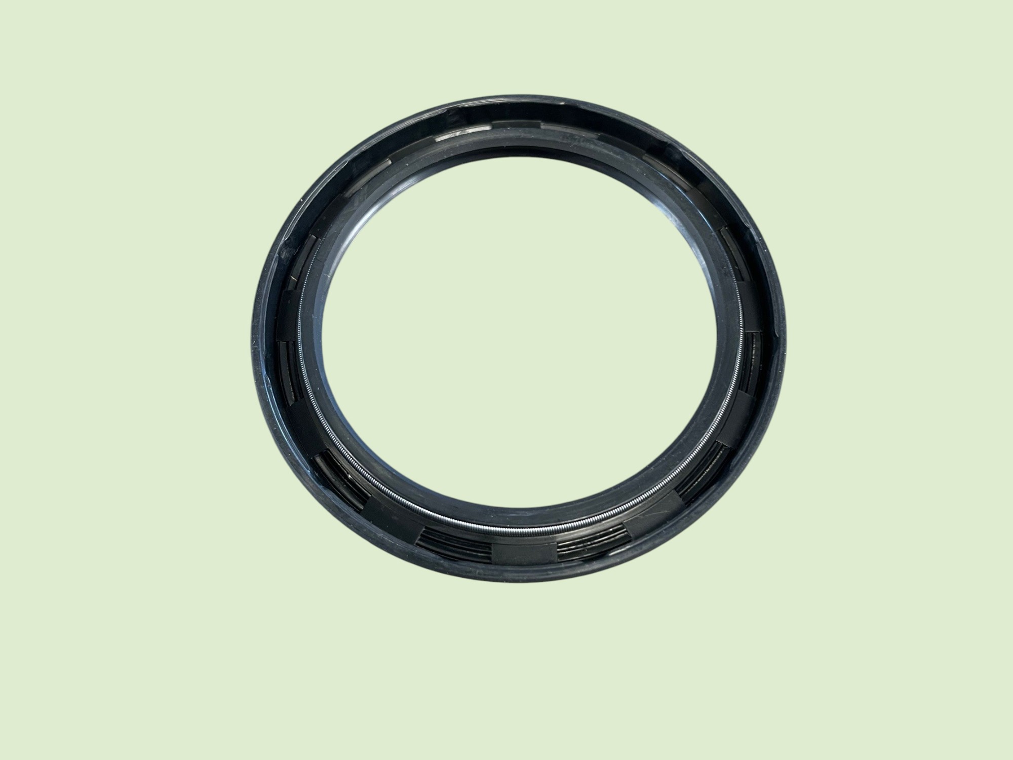 Differential/thrust tube shaft seal, U411 new axle - Keerringas210700u photoroom - 10700U
