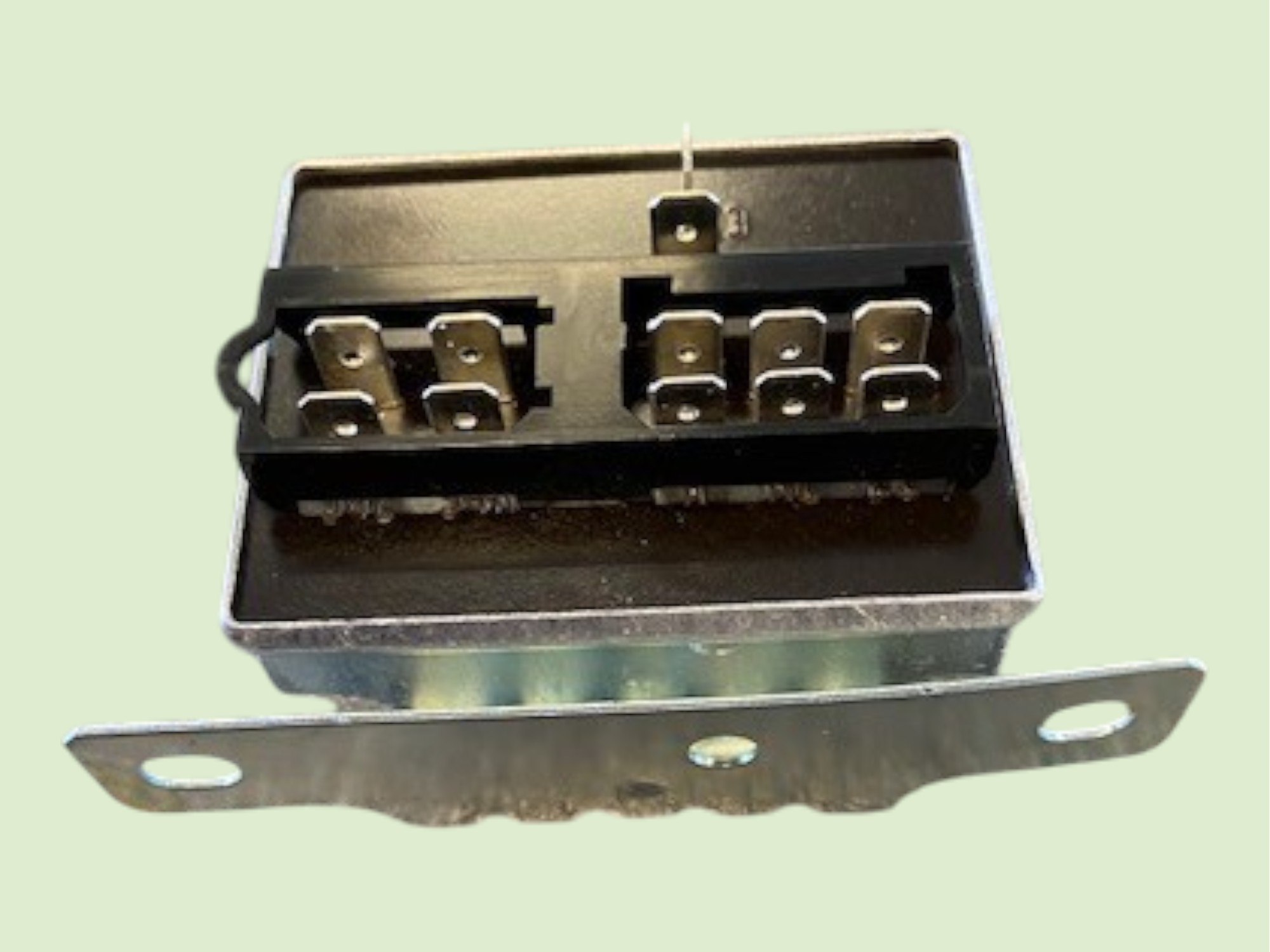 thumbnail interactive-video image 1 of 24V Turn Signal Flasher Relay For Scania 4 Series (1995-2004) – BISON PARTS Aftermarket 1 of 3